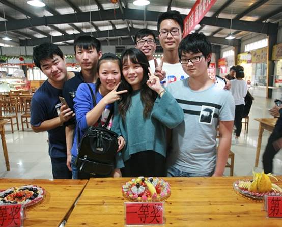 说明: C:\Users\Administrator\Desktop\20161019第二届水果拼盘创艺大赛\IMG_0373.JPG